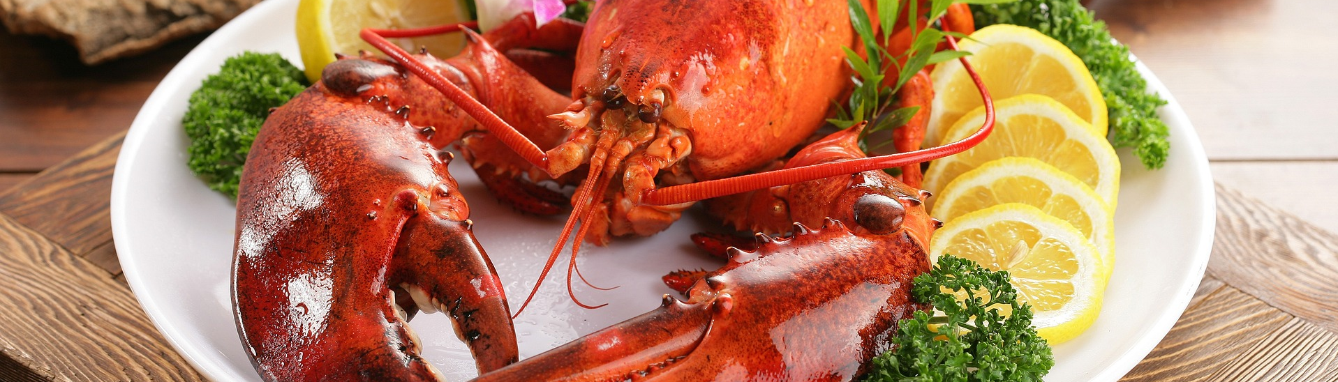 Homard et Roastbeef : homard frais servi par Réception 108