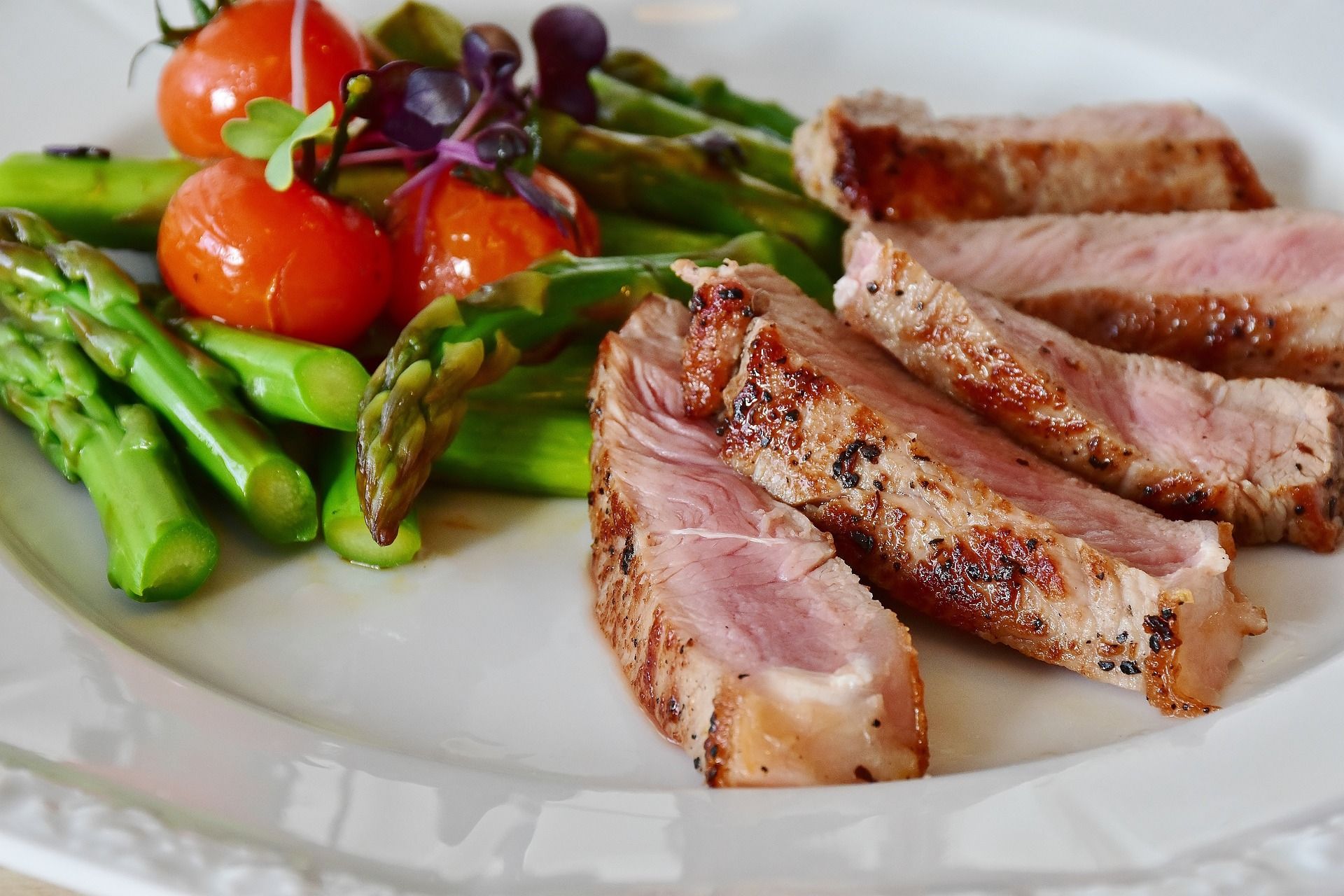 Buffets chauds Réception 108 : plat de viande grillée et légumes