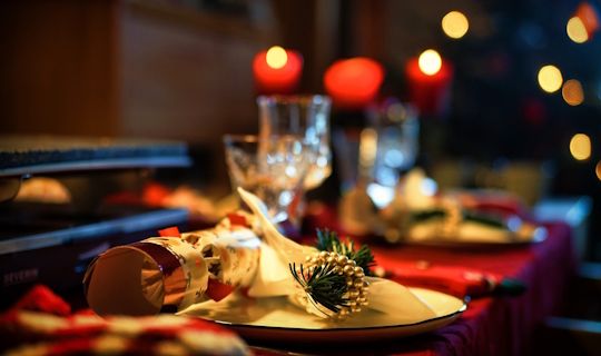 Réception 108 traiteur : table dressée pour une fête ou un événement