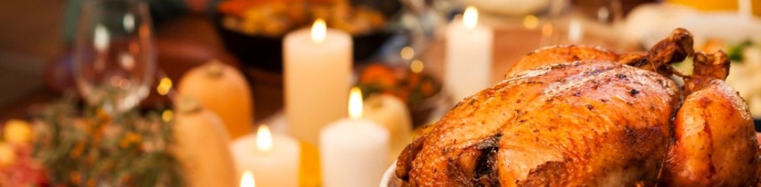 Buffet traditionnel aux chandelles, poulet rôti fait maison